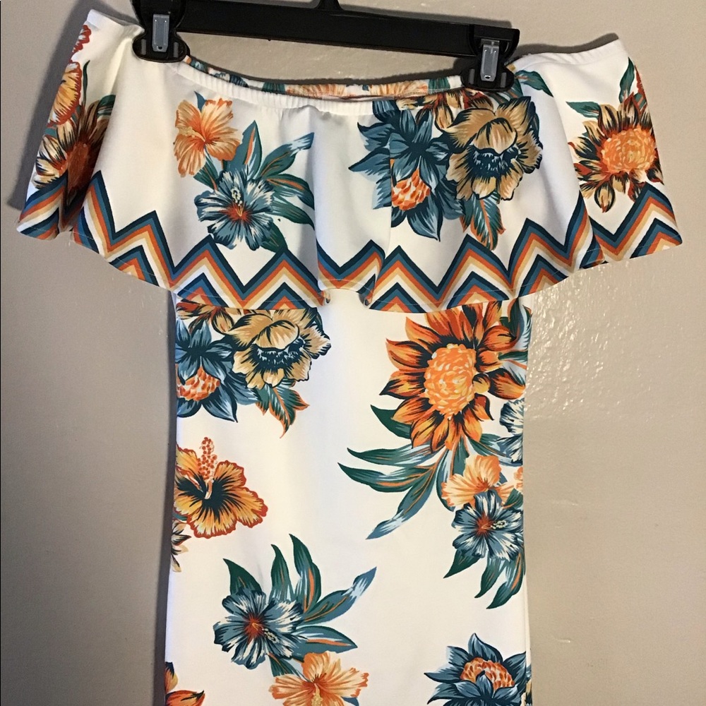 Dress-Off Shoulder-Floral-Jealous Tomato-Medium